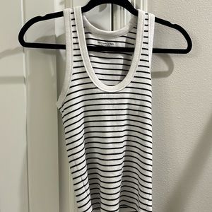 Abercrombie & Fitch Essential Rib Tuckable
Scoopneck Tank